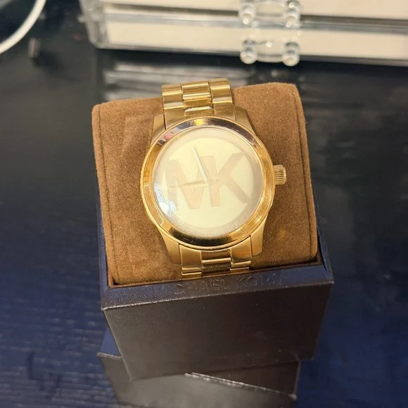 Gold Michael Kors watch - Picture 8 of 11